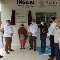Encinas entrega recursos para reparar daño por el niño que murió al explotarle una granada