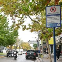 Neuquén redujo la cantidad de zonas reservadas y amplió espacios de estacionamiento en el centro