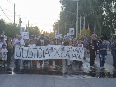 Familiares, amigos colegas y vecinos de Juan Caliani pidieron justicia a un año de su asesinato