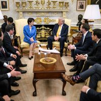 "¿Por qué no nos advirtieron sobre Pearl Harbor?", ironiza Trump frente a la ministra japonesa