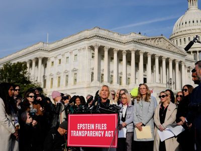 La Cámara de Representantes de EU vota a favor de divulgar los archivos de Epstein