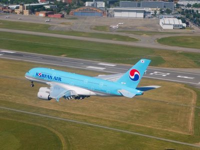 Boeing 737 MAX de Korean Air se despresuriza; hay 13 heridos
