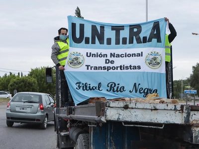 Los transportistas de UNTRA resolvieron cortar los puentes carreteros