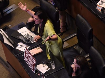 Senadores del PAN exigen desaparecer poderes en Guerrero; Lilly Téllez arremete contra Félix Salgado