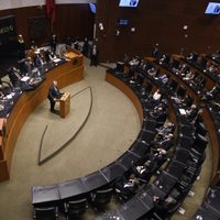 Senadores de oposición se inconforman contra decreto sobre propaganda de revocación de mandato