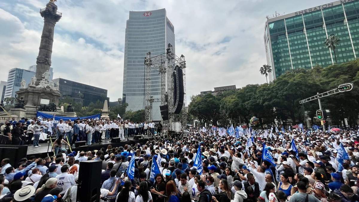 La marcha de panistas al Ángel de la Independencia