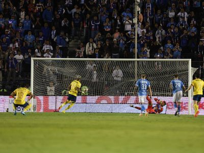 En dramático encuentro América vence a Cruz Azul y va a la final contra Monterrey (Video)