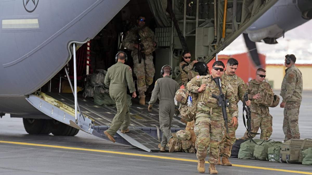 Integrantes de la Fuerza Fronteriza Táctica de Texas en imagen de marzo de 2024
