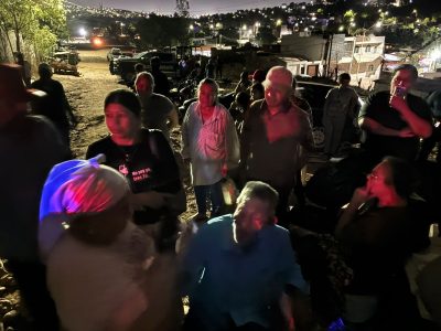 En Culiacán elementos de la Fiscalía desalojan a desplazados por violencia de guerra del narco