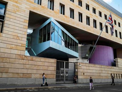 Sentenciaron a 13 años a un guardia británico que espiaba para los rusos