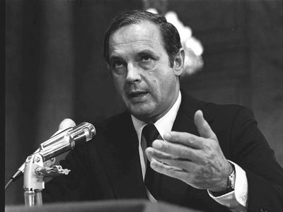 Alexander Butterfield, el asesor de Nixon que divulgó las cintas de Watergate, murió a los 99 años