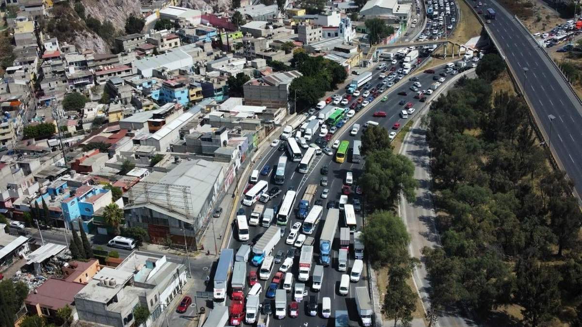 AMOTAC. Vista aérea del bloqueo en una de las carreteras afectadas
