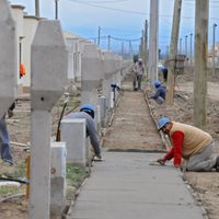 Construirán veredas con mano de obra de organizaciones sociales en dos tomas de Neuquén