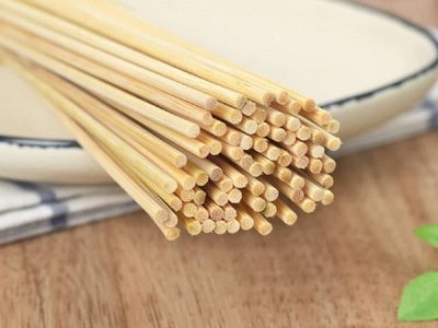 Con palitos de brochette y un cartón, creá el adorno navideño más lindo y elegante para tu mesa
