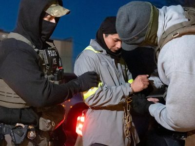 Permiten al Gobierno de Trump deportar inmigrantes a “terceros países”