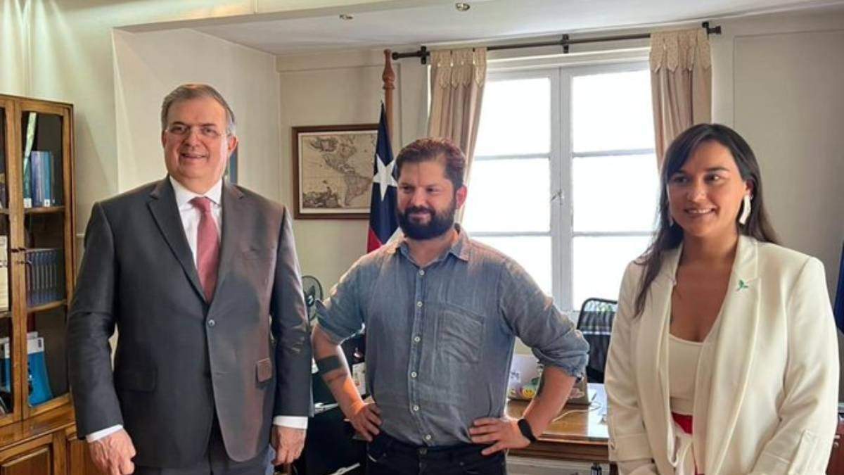 El canciller Marcelo Ebrard con el presidente electo de Chile, Gabriel Boric