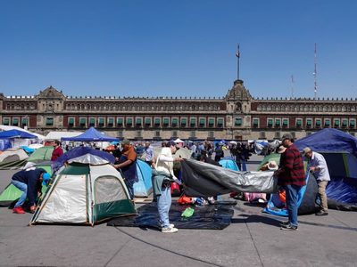 La CNTE retira su plantón del Zócalo y advierte que regresará en el Mundial 2026