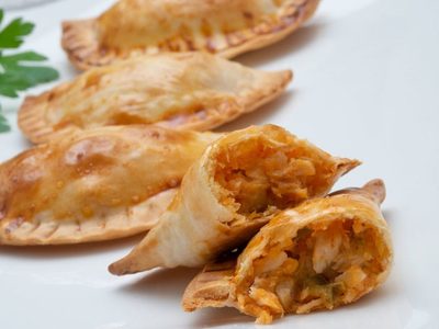 Empanadas de atún como las de tu abuela: fáciles de hacer con huevo duro, aceitunas y una lata de atún