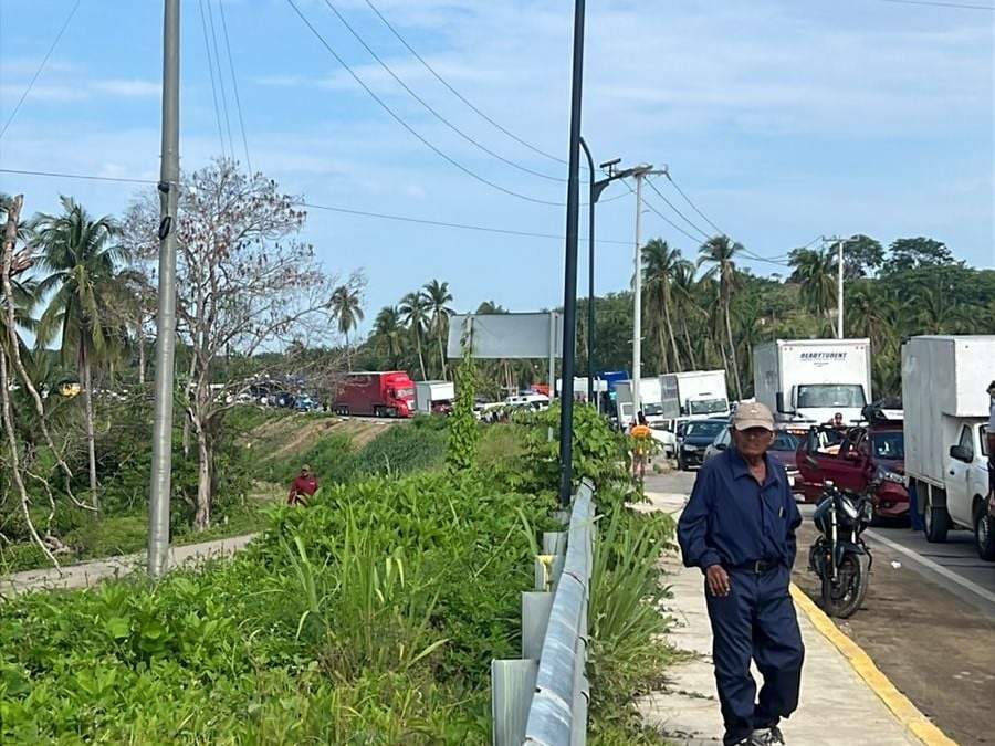 El bloqueo fue realizado en su mayoría por habitantes de la comunidad Jolotichan, quienes declaran haber sufrido “pérdidas totales de pertenencias como colchones, muebles y aparatos electrodomésticos"