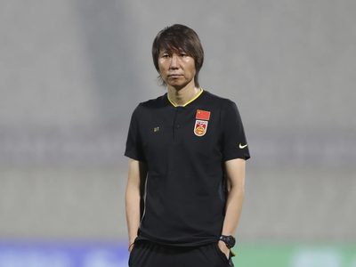 China condena a exentrenador de futbol a 20 años de cárcel por recibir sobornos
