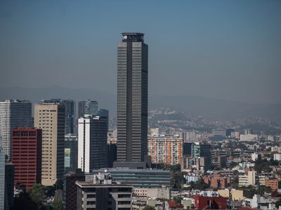 Pemex planea ahorrar ampliando estructura directiva y sin tocar al sindicato