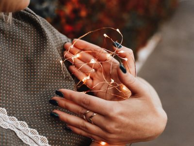 Nail Art en clave invernal: las manicuras que van a estar en todas las manos este 2025