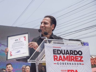 Ramírez Aguilar recibe constancia de mayoría; llama a “construir la paz” en Chiapas