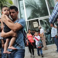 Detienen a 260 migrantes en redada en hoteles de Veracruz