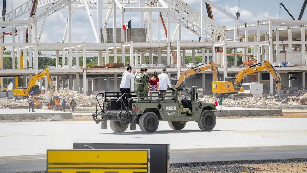Militares en obras
