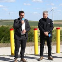 Darío Martínez visitó el parque eólico “Los Teros”