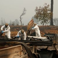 Hallan otros ocho cadáveres calcinados en California; suman 59 muertos