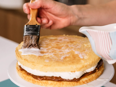 Sin horno y sin amasar: la receta de una torta de coco y dulce de leche práctica e ideal para llevar a las juntadas