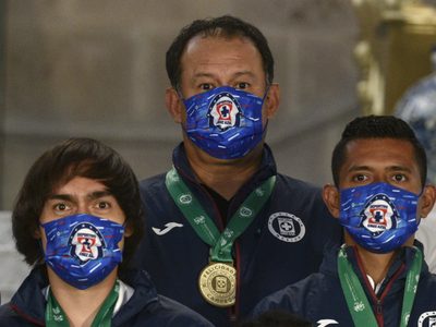 Cruz Azul hace oficial la salida de Juan Reynoso