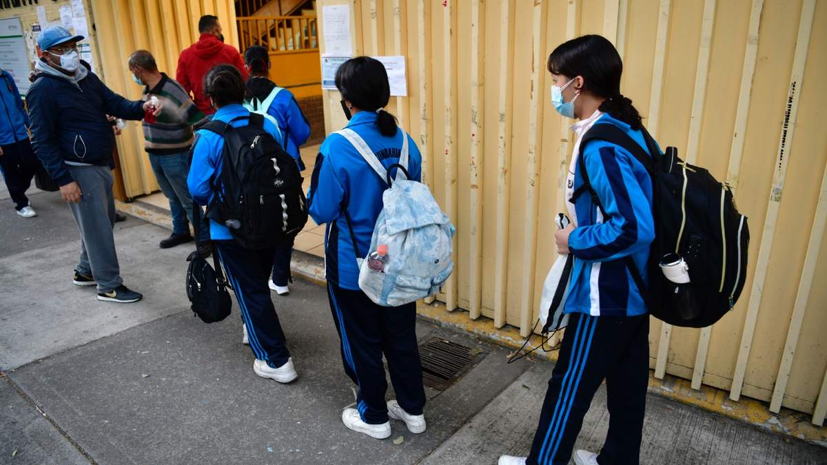 Polémica sobre educación básica