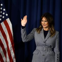 Avión en el que viajaba Melania Trump aterriza de emergencia por un desperfecto