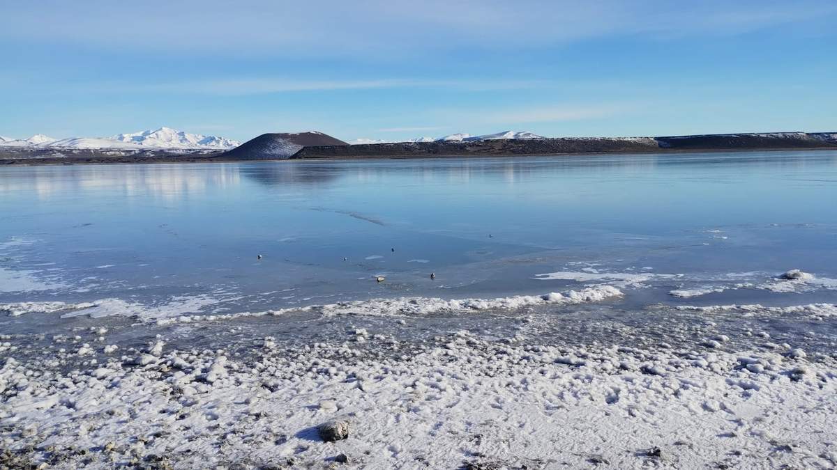 Laguna Blanca congelada por las bajas temperaturas. Fuente: (Facebook)
