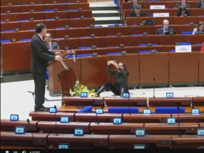Noroña defiende la reforma judicial en Europa ante un auditorio casi vacío (Video)