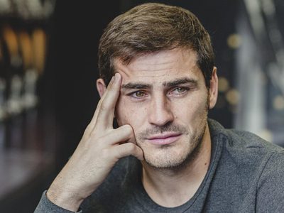 Iker Casillas y el secreto que guarda hace 25 años: una postal que no ha revelado todas sus verdades