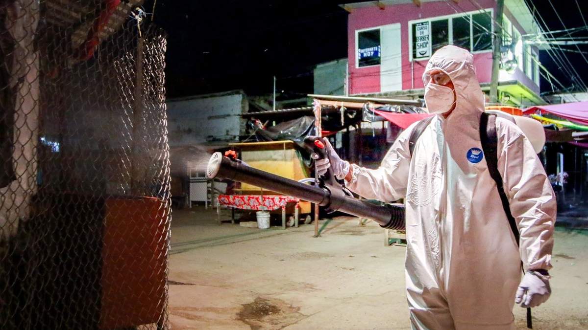 Desinfección de áreas públicas en Juchitán, Oaxaca