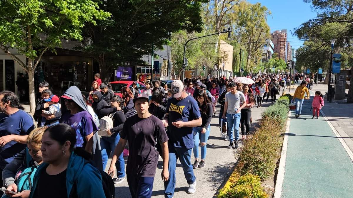 Protesta en el centro neuquino. Fuente: (Javier Manzano - Minuto Neuquén)