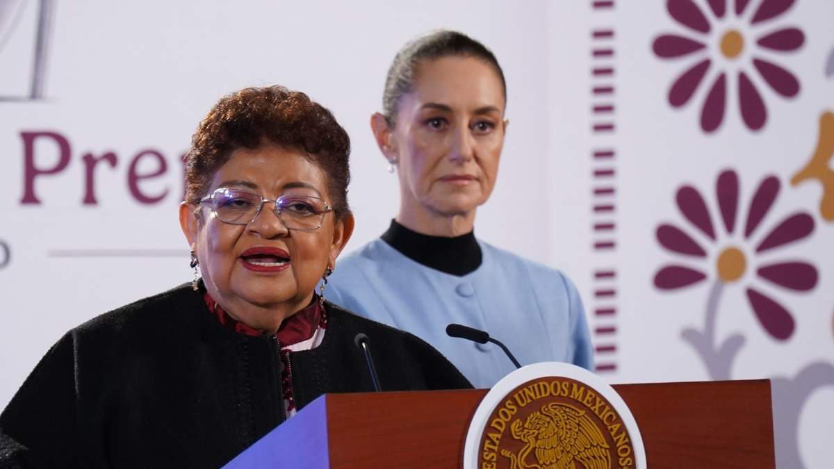 Ernestina Godoy en la conferencia con Claudia Sheinbaum