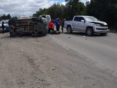 Dos camionetas chocaron en la Ruta 40, en San Martin de los Andes, y tres personas resultaron herida