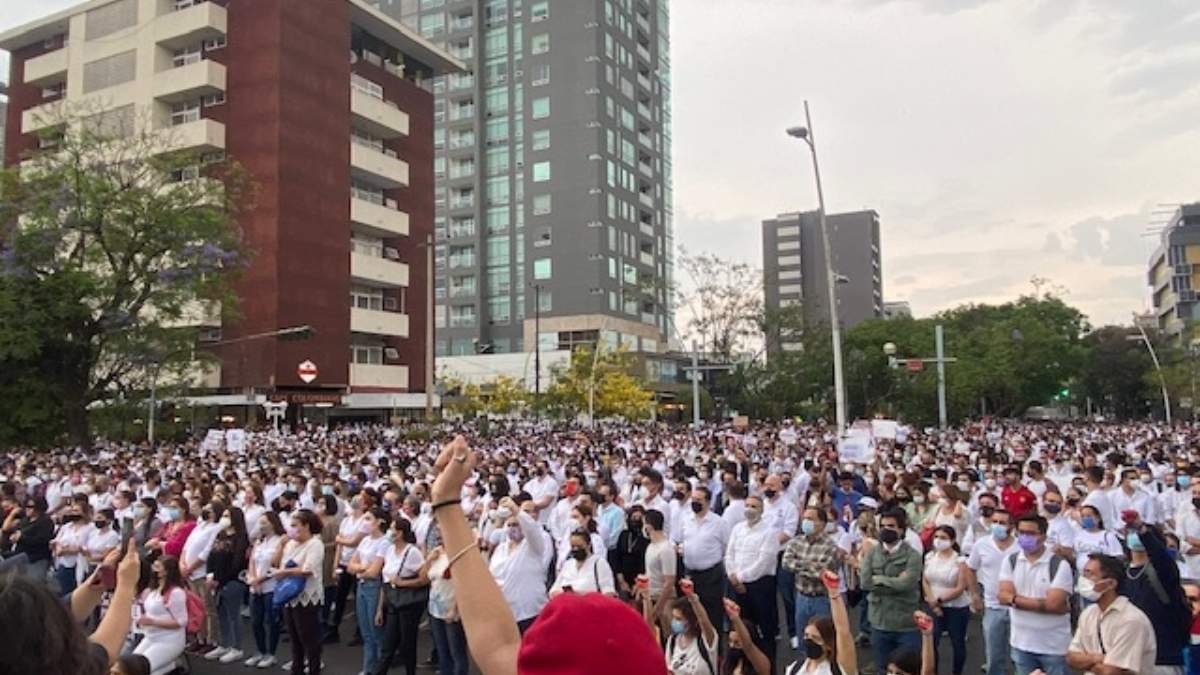 La marcha de integrantes de la Universidad de Guadalajara (UdeG)