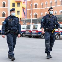 Austria se blinda: la Policía custodia a los no vacunados obligados a confinarse
