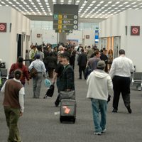 Acusan a Aeromar de abandonar a una menor de edad “como si fuera una maleta”