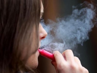Francia planea prohibir vaporizadores desechables como parte de una campaña nacional