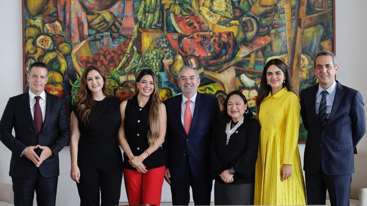 Senadores de Morena en reunión con el canciller Juan Ramón de la Fuente, previo a la segunda visita de trabajo que realizará la comitiva plural del Senado de la República a Washington D.C.