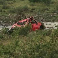 Hallan el cadáver de una persona dentro de un vehículo arrastrado por las aguas en Querétaro