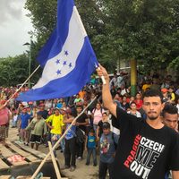 Migrantes hondureños marchan para exigir liberación de activista