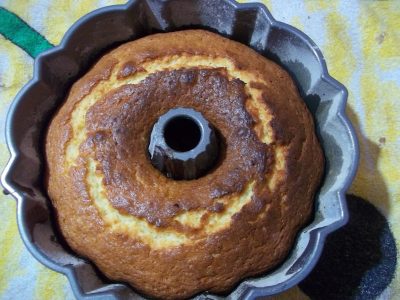 Torta de yogur con chips de chocolate: disfrutá de una merienda dulce con esta opción suavecita y muy rica
